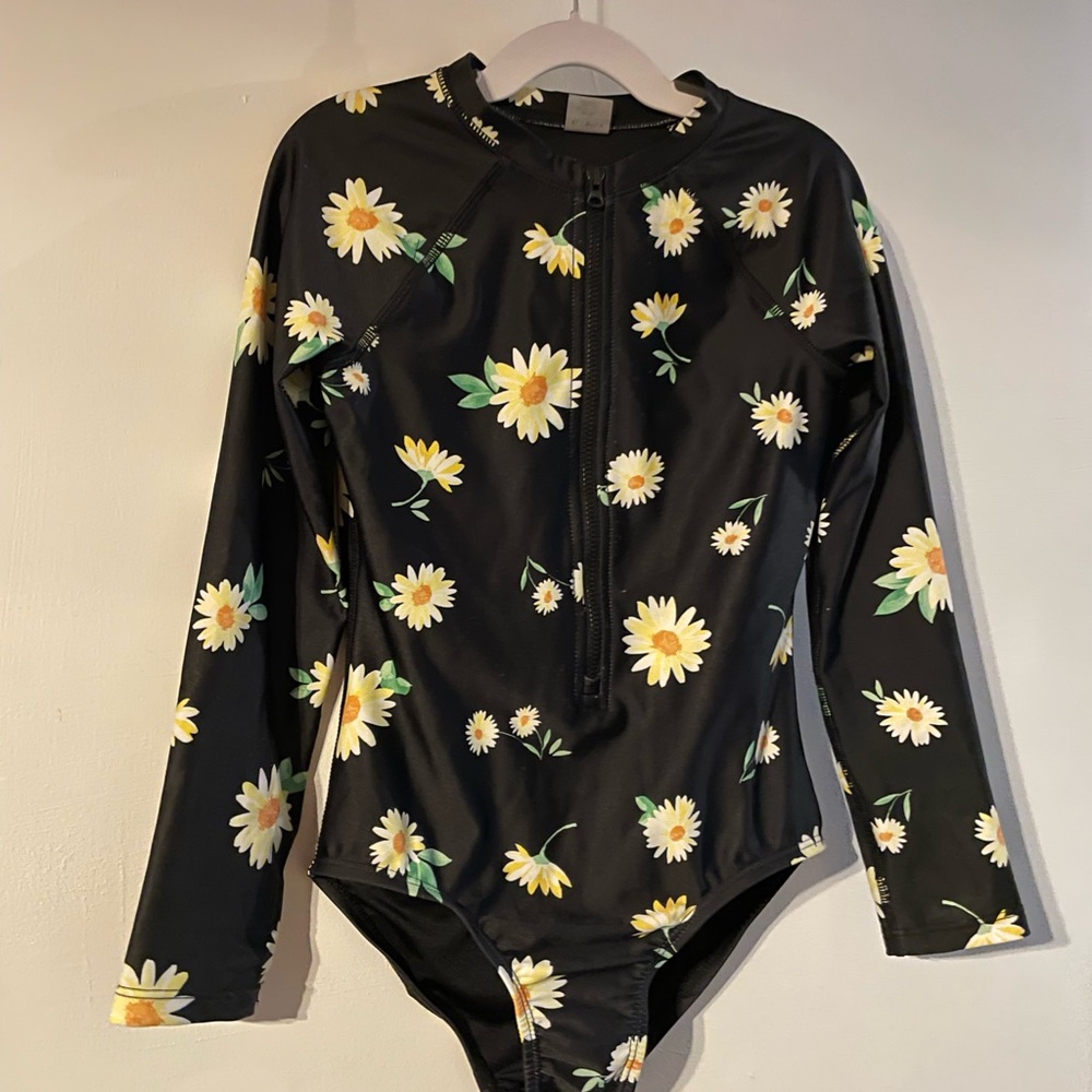 Girls Old Navy Rashguard suit, sz 8